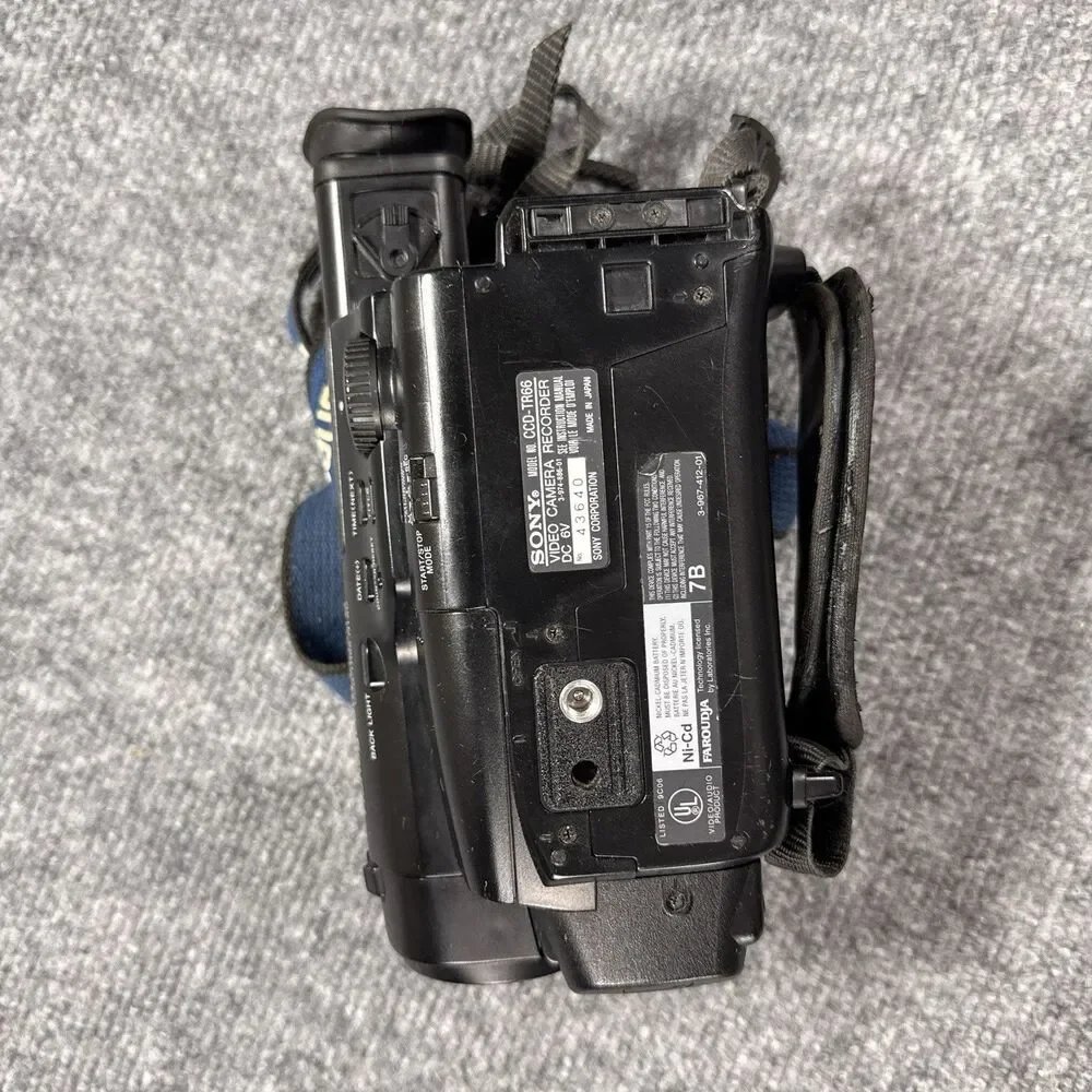 Sony Handycam Video 8 Camcorder VCCD-TR66 Bundle Camera is Tested Bag Batteries